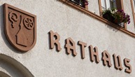 Schriftzug Rathaus
